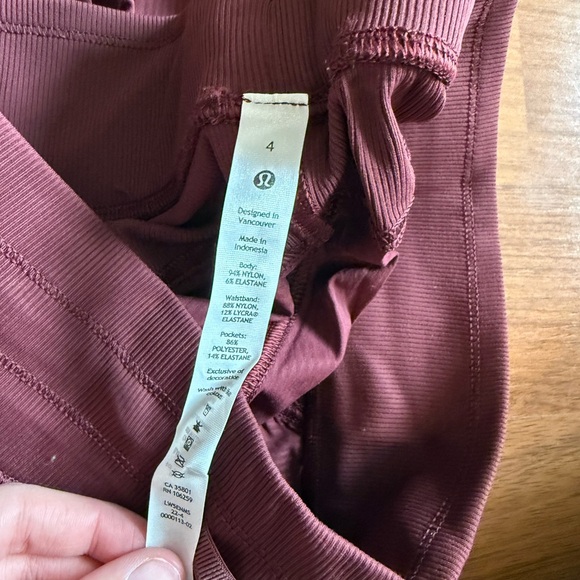 Never Worn Lululemon Dance studio joggers size 4! - Picture 5 of 6